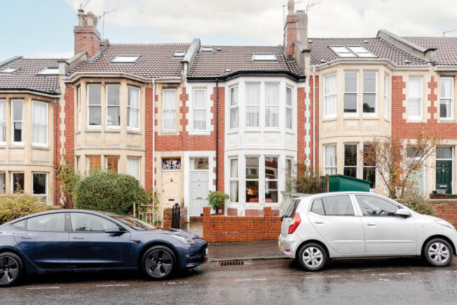 4 bed property, in Leighton Road, £700,000