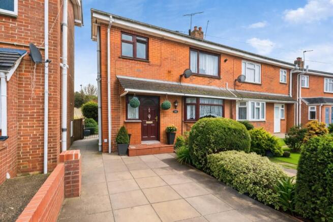 3 bed property, in Malmesbury Road, £400,000