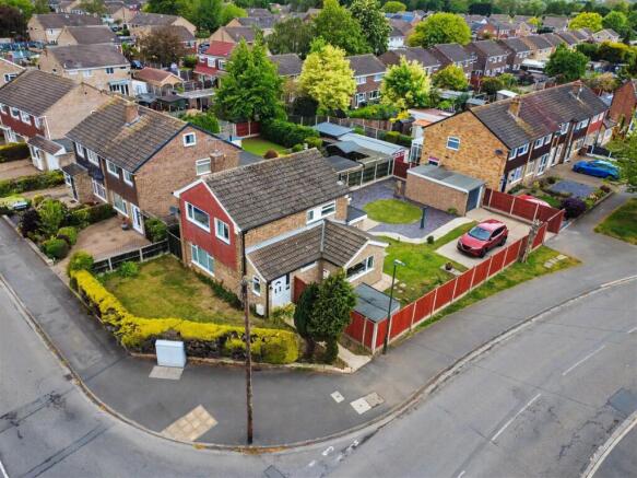 3 bed property, in Dovedale Avenue, £375,000