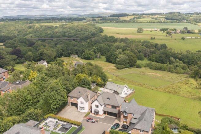 7 bed property, in Brockwood View, £875,000