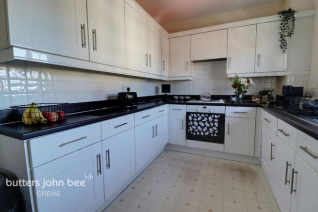 2 bed property, in St Georges Court, £103,500