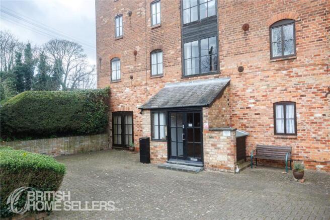 2 bed property, in Ramsgate Road, £142,000