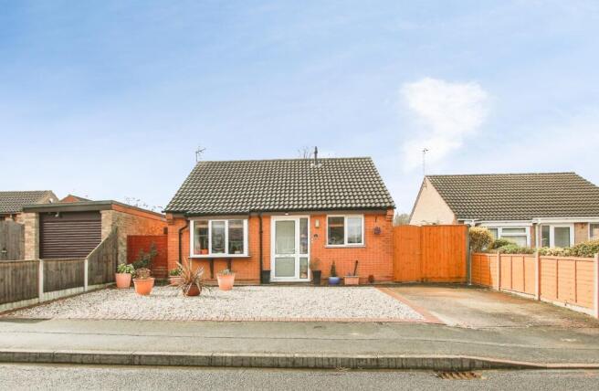 2 bed property, in Leconfield Close, £195,000