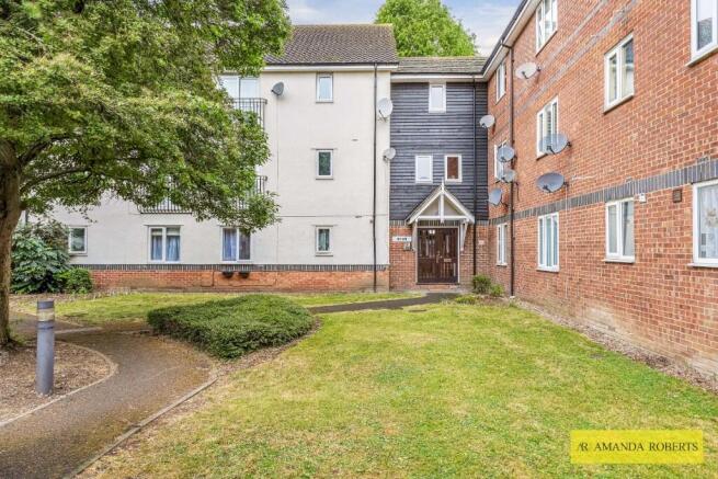 1 bed property, in Mandeville Court, £170,000