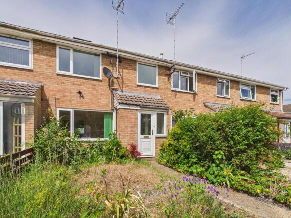 3 bed property, in Raynham Road, £250,000
