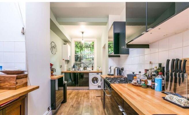 1 bed property, in Gwendwr Road, £500,000