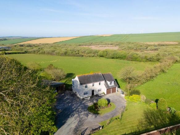 5 bed property, in Winnards Perch, £825,000
