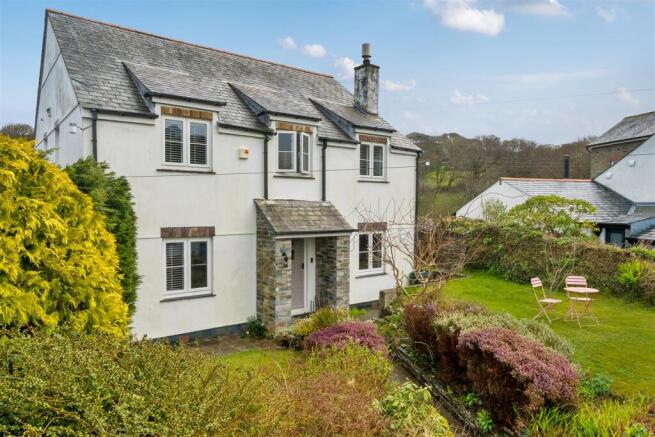 5 bed property, in Fore Street, £495,000