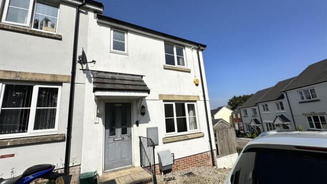 3 bed property, in Penhole Drive, £160,000