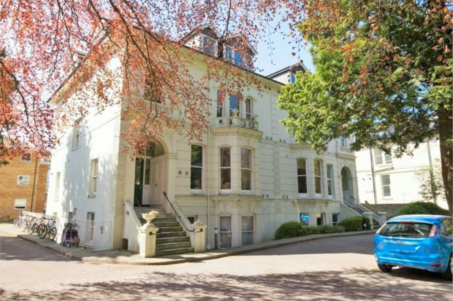 1 bed property, in Preston Road, £215,000