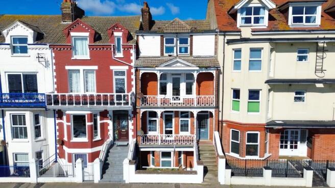4 bed property, in Sea Road, £650,000