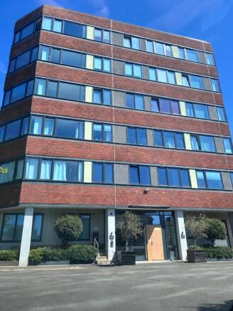 2 bed property, in Upperton Road, £230,000