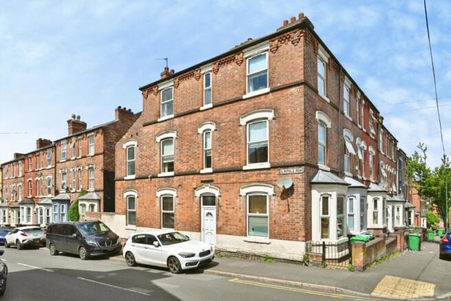 5 bed property, in Claypole Road, £200,000