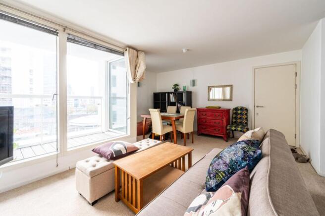2 bed property, in Corona Building, £300,000