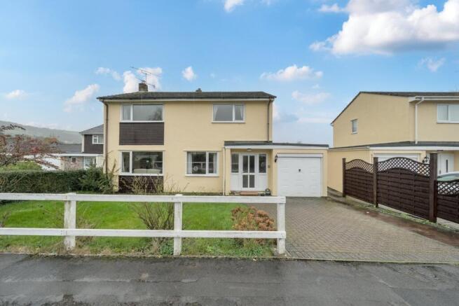 3 bed property, in Hill Lea Gardens, £425,000