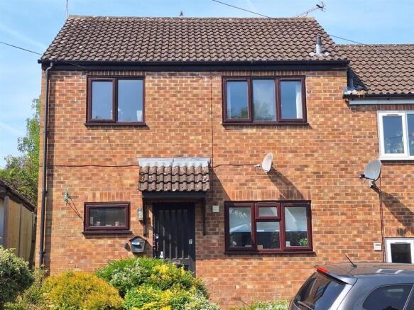 1 bed property, in Lenborough Road, £110,000