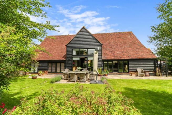 5 bed property, in Bellingdon, £1,600,000