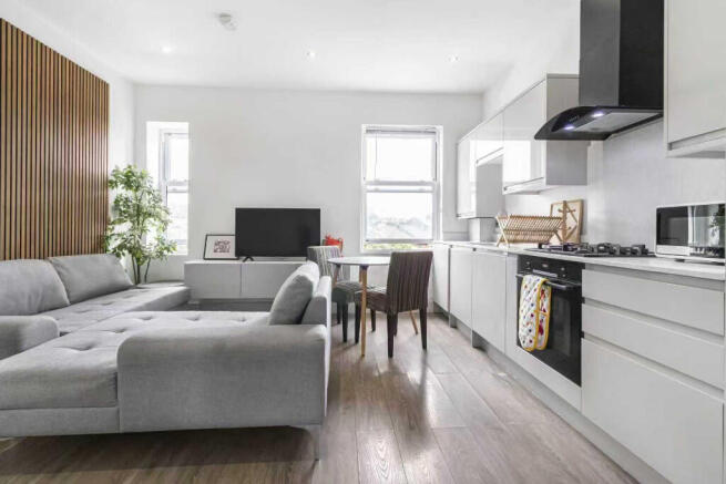 2 bed property, in Harrow Road, £460,000