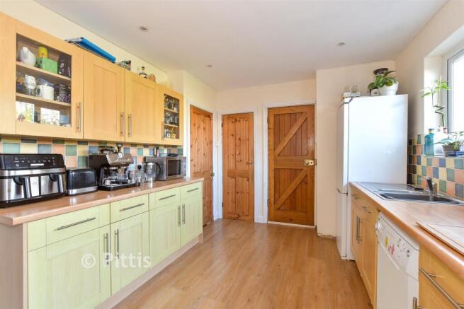3 bed property, in Shamblers Road, £280,000
