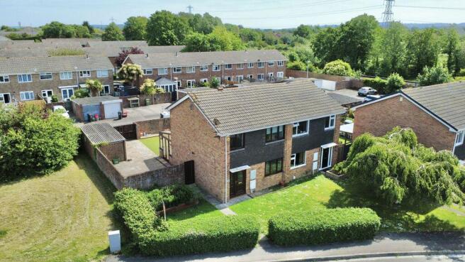 3 bed property, in Verbena Way, £279,950