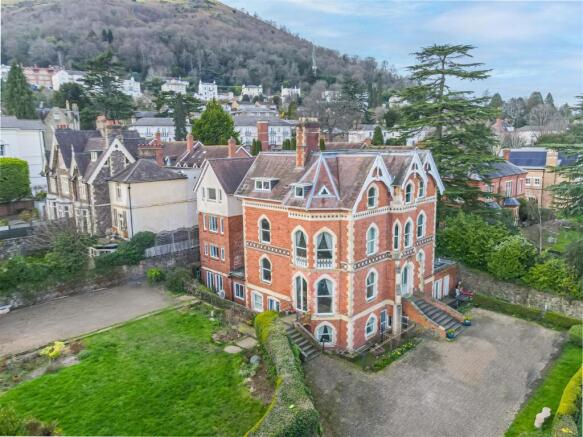 9 bed property, in Como Road, £1,500,000