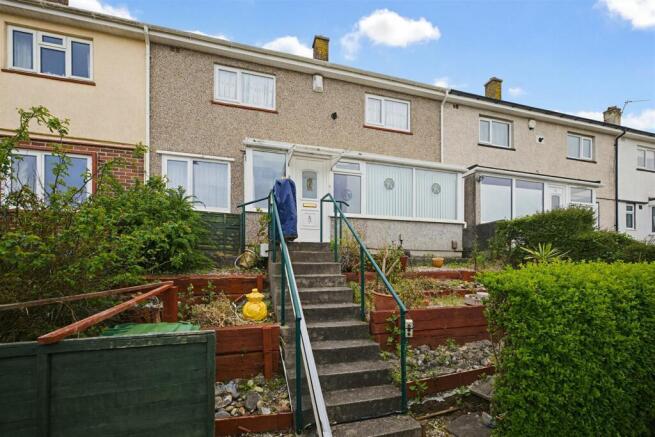 2 bed property, in Kit Hill Crescent, £180,000