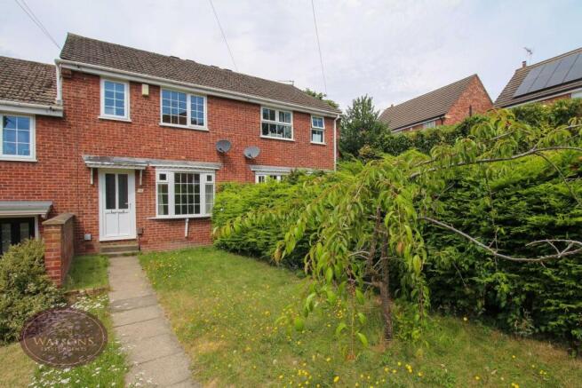 2 bed property, in Pine Tree Walk, £175,000
