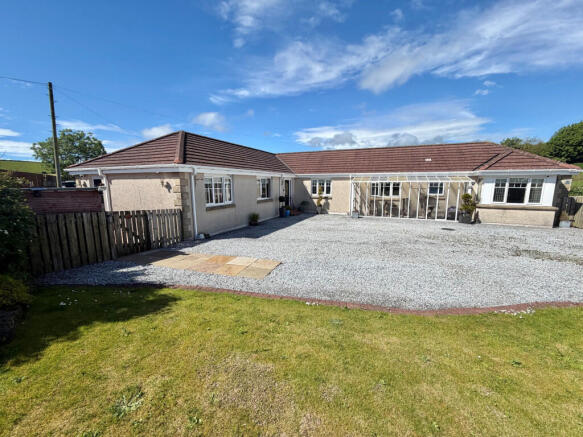 4 bed property, in Greenhead Holding, £330,000