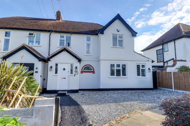 3 bed property, in Arundel Gardens, £700,000