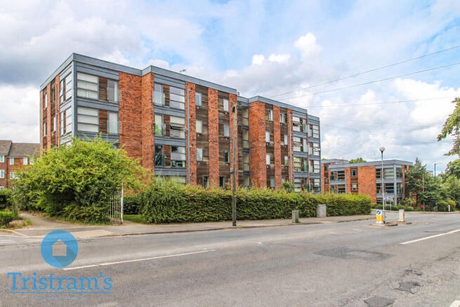 2 bed property, in Binding House, £143,000