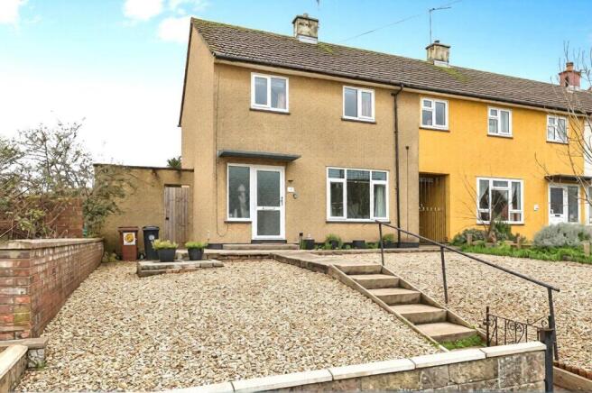 2 bed property, in Ellsworth Road, £275,000