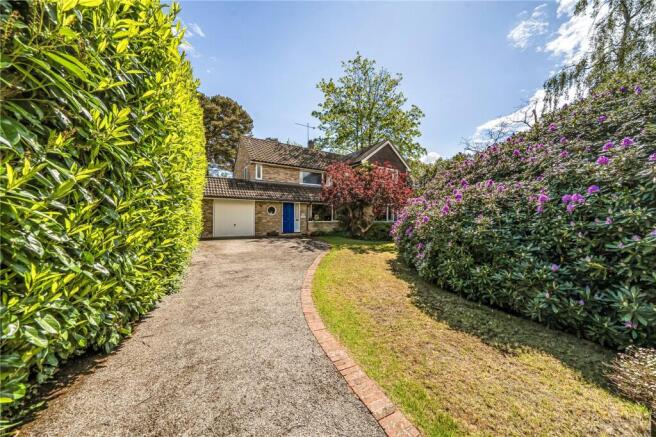 4 bed property, in Grove Road, £900,000