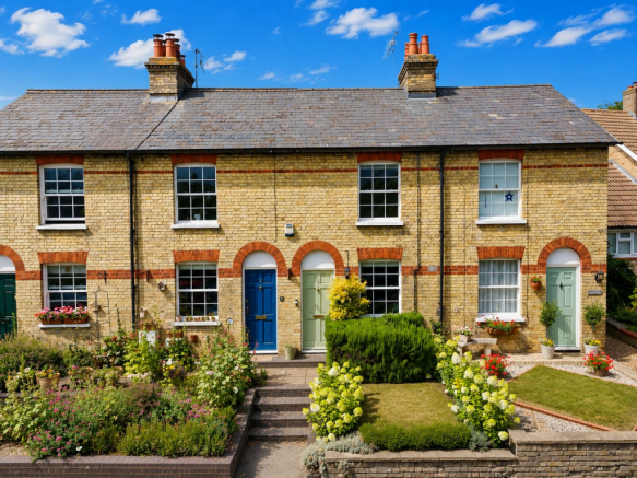 2 bed property, in Lucas Lane, £425,000