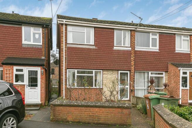 3 bed property, in Ashton Close, £425,000