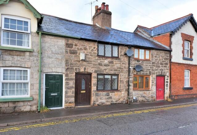 2 bed property, in New Street, £120,000