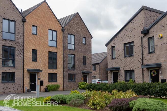 4 bed property, in Woodyard Avenue, £280,000