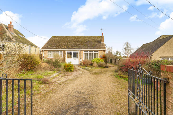 3 bed property, in Freeland, £495,000
