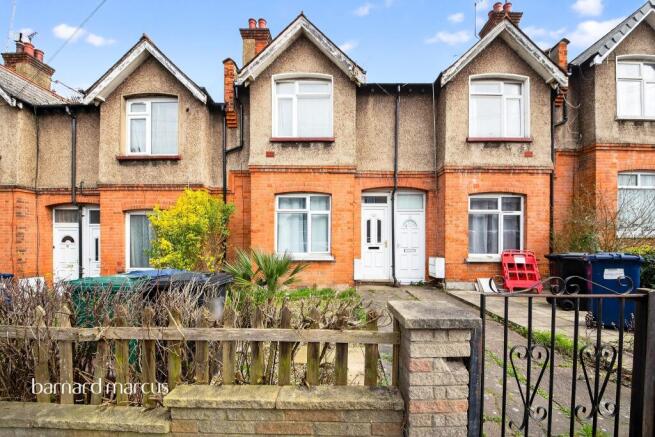3 bed property, in Brunswick Park Road, £450,000