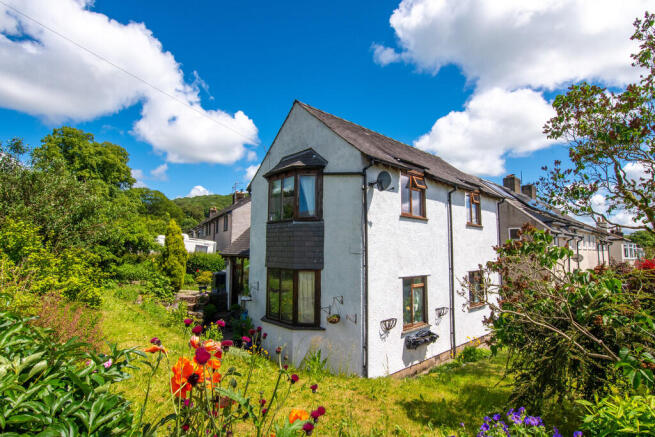 3 bed property, in Corner Cottage, £350,000