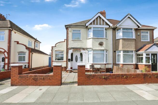 3 bed property, in Thirlmere Drive, £230,000