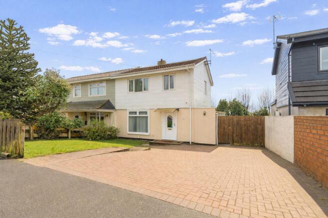 3 bed property, in Melfort Road, £200,000