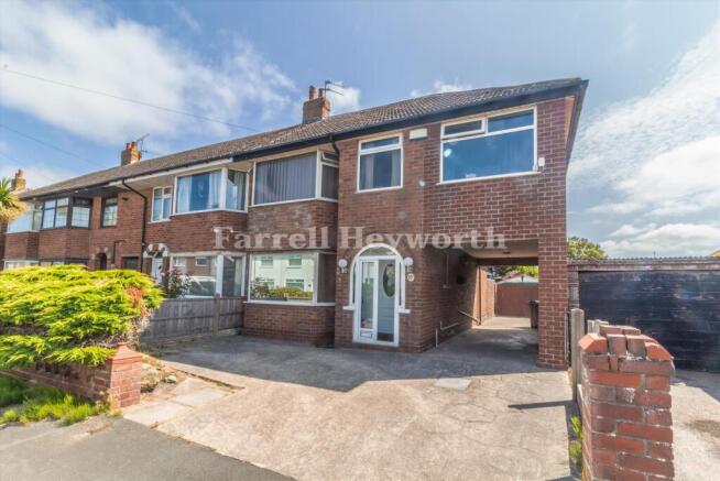 4 bed property, in Lockerbie Avenue, £160,000