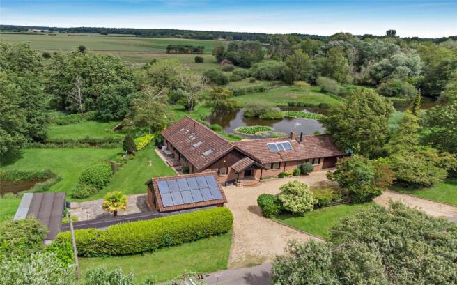 5 bed property, in Beckett End, £700,000