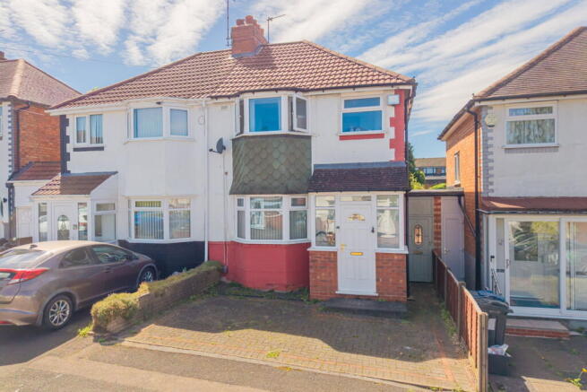 3 bed property, in Westfield Avenue, £250,000