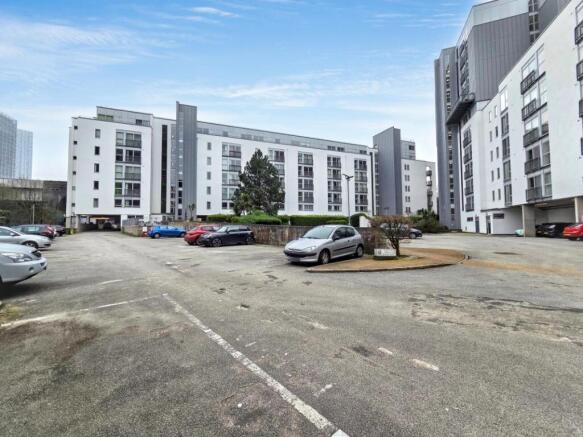 1 bed property, in Apartment 5, £120,000