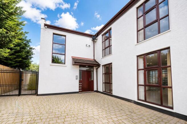 2 bed property, in South View, £200,000