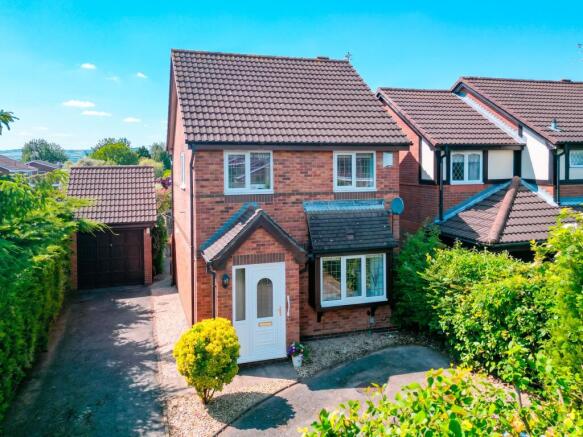 3 bed property, in Colliery Green Drive, £295,000