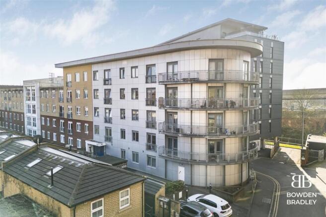 2 bed property, in Roden Street, £260,000