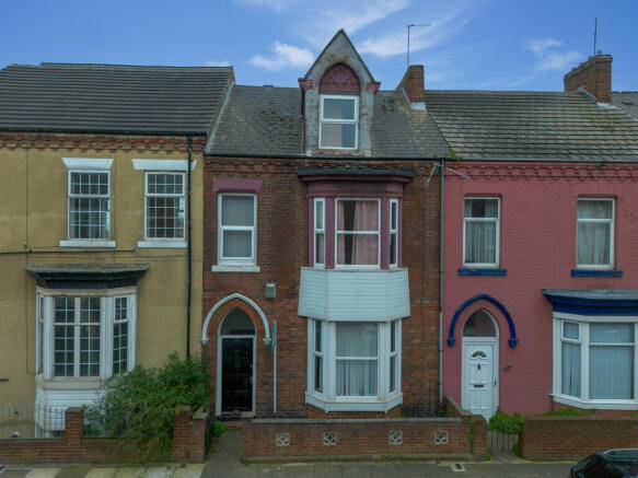 5 bed property, in Roker Avenue, £145,000