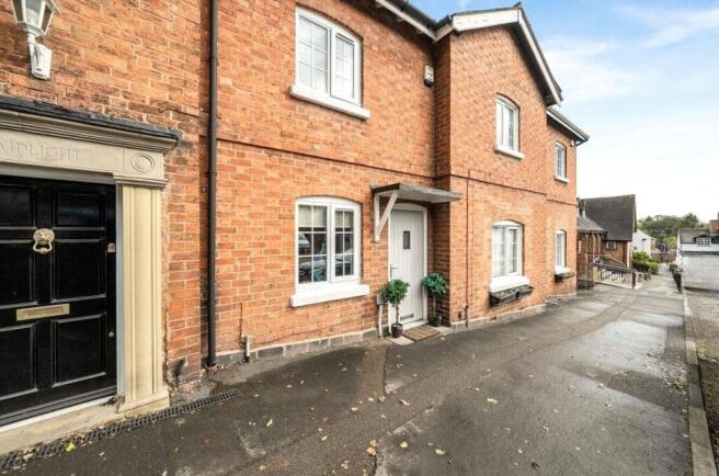 2 bed property, in Bear Hill, £310,000